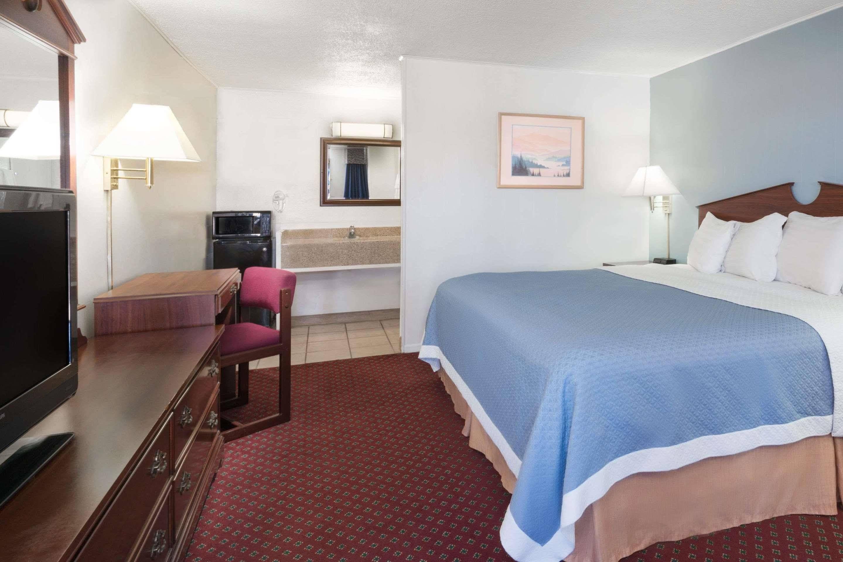 Travelodge By Wyndham Las Vegas Nm Екстер'єр фото